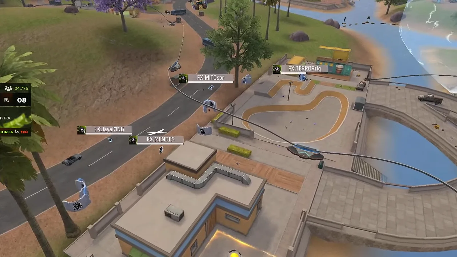 Observer profesional siguiendo equipos en torneo de Free Fire